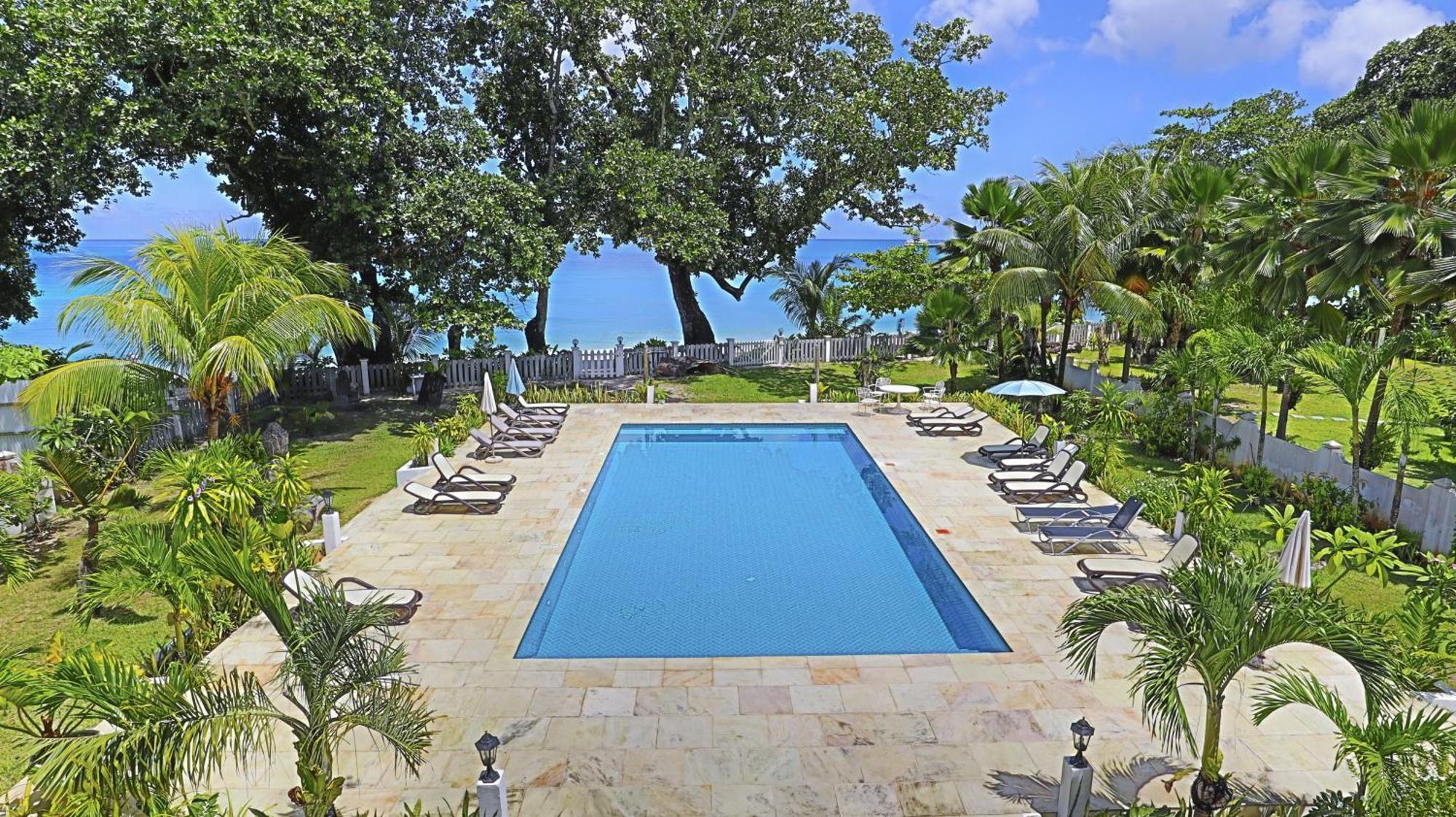 Mimi Beachfront * Beau Vallon (Mahe)