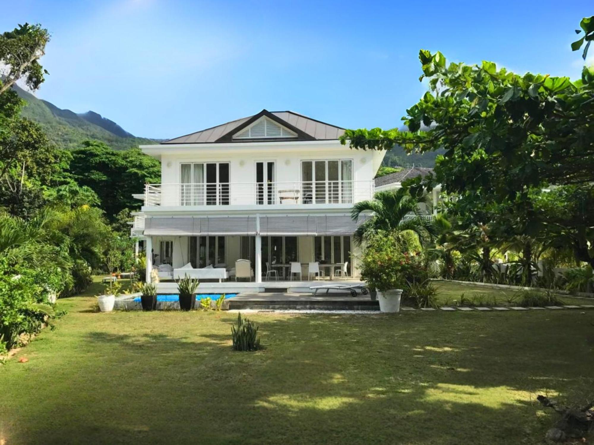 Mimi Beachfront Villa *